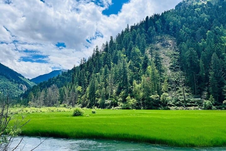Jiuzhaigou Private Day Tour from Chengdu by High-Speed Train — One-Day Guide photo 2