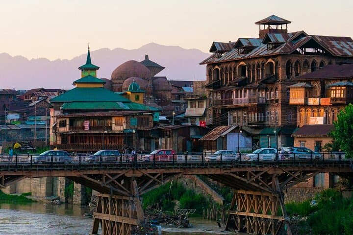 4-Day Kashmir Getaway from Srinagar: Gulmarg, Pahalgam & Houseboat Experience photo 5