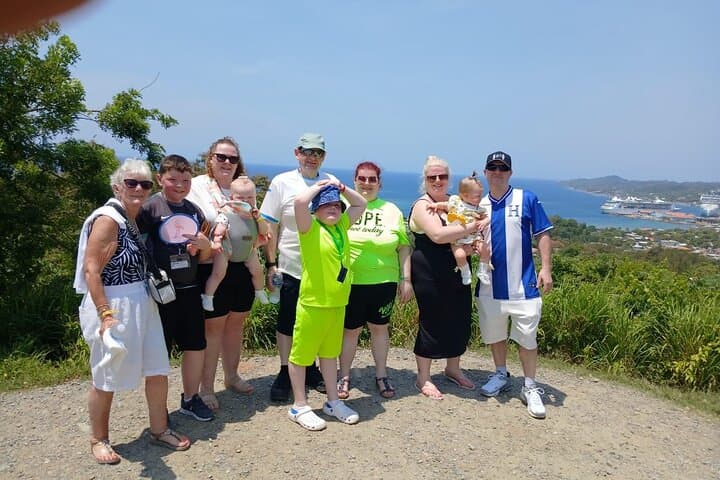 Roatán Monkey & Sloth Sanctuary Tour with Chocolate, Rum Tasting and West Bay Beach photo 6