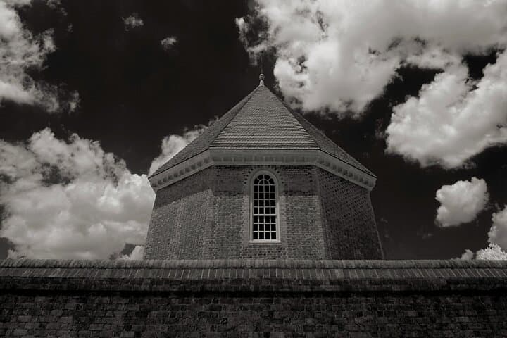 Ale and Apparitions: Haunted Pub Crawl in Colonial Williamsburg