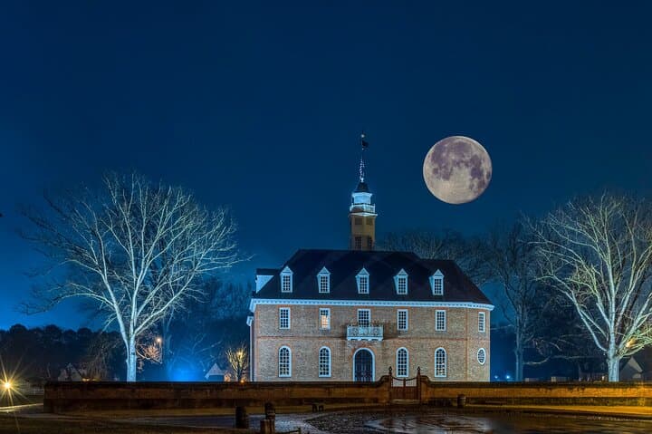 Ale and Apparitions: Haunted Pub Crawl in Colonial Williamsburg photo 3