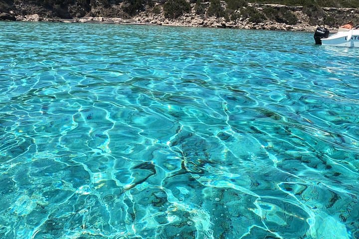 Self-Drive Luxury Boat to Blue Lagoon — Parker 630 Hire from Paphos photo 6