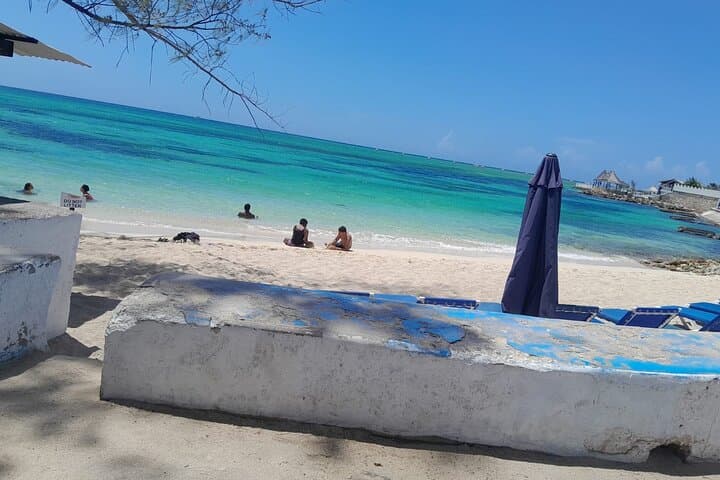 Private Car Tour to Negril: Rick's Cafe, Bamboo Rafting & Seven Mile Beach