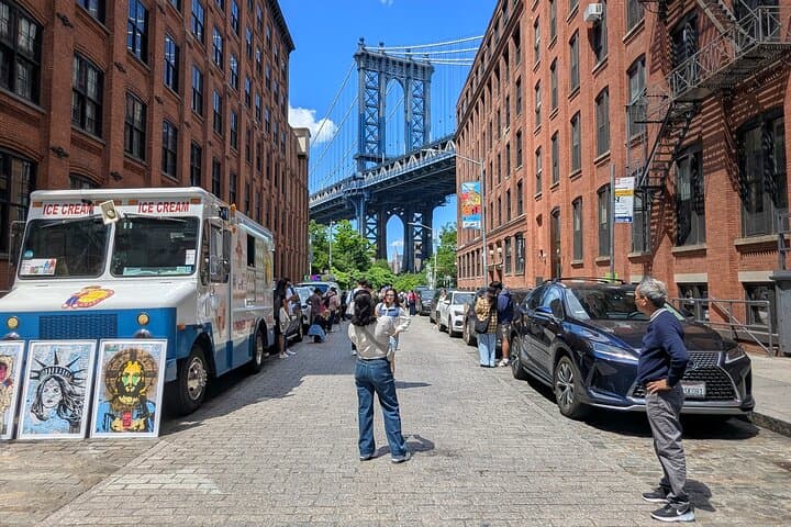 Private Brooklyn Walking Tour: DUMBO, Williamsburg & Bushwick Street Art