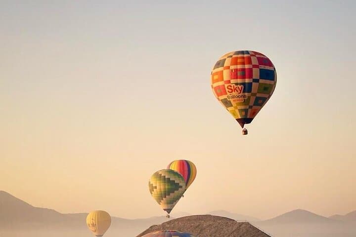 Sunrise Hot Air Balloon Over Teotihuacan with Cave Breakfast photo 3