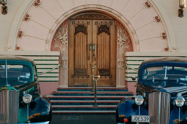 Napier Art Deco & Distillery Tour: Guided Gin Tastings and Scenic Drive