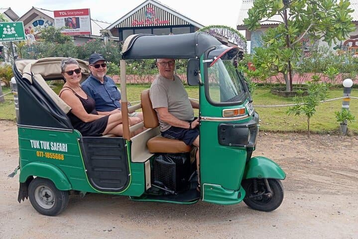 Guided Tuk Tuk Tour of Colombo: Explore the City's Culture and Coastal Sights