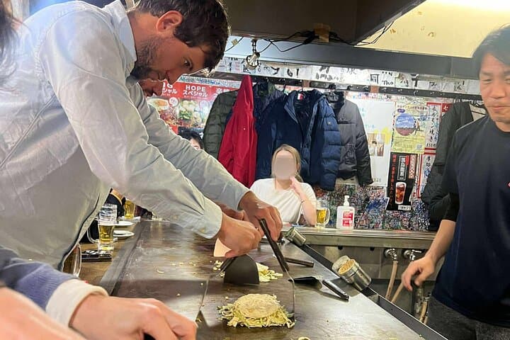 Hiroshima Peace Bicycle Tour and Okonomiyaki Dinner: Evening Ride Through History