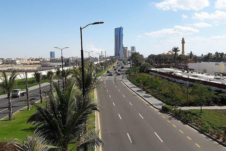 Al Balad Essence Tour: Jeddah Corniche, Tahlia Street & Red Sea Mall Experience photo 3