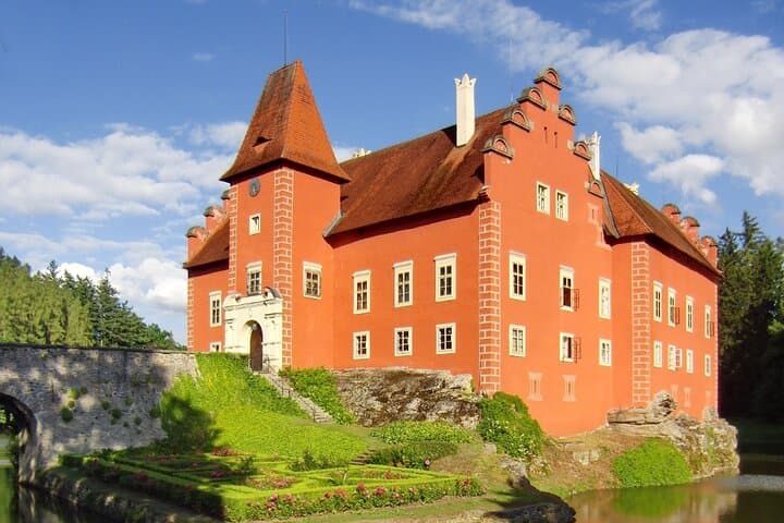 Private Day Trip from Vienna to Český Krumlov & Červená Lhota: A South Bohemian Day Escape photo 4