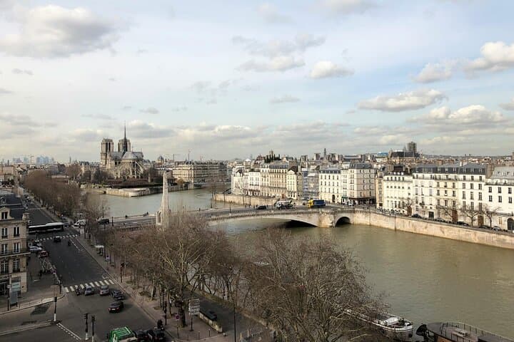 Notre-Dame Cathedral Guided Tour in Paris — Interior Visit + Optional Seine Cruise photo 2
