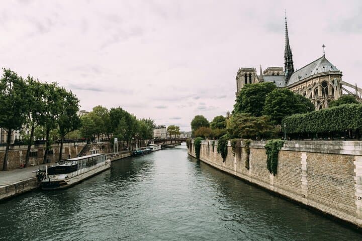 Notre-Dame Cathedral Guided Tour in Paris — Interior Visit + Optional Seine Cruise photo 3