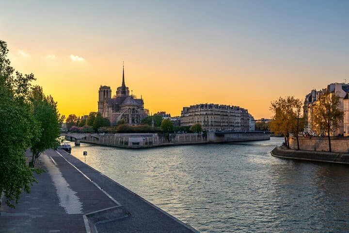 Notre-Dame Cathedral Guided Tour in Paris — Interior Visit + Optional Seine Cruise photo 6