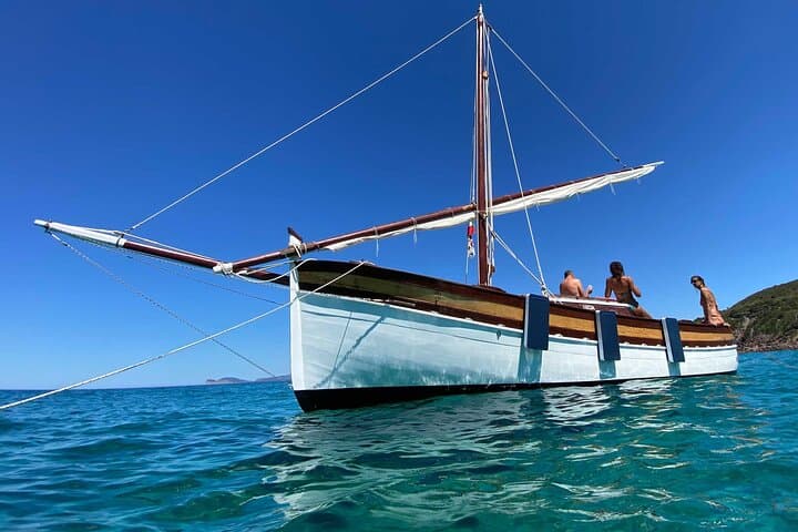 Vintage Lateen Sailing: 4-Hour Alghero Gulf Cruise with Swim Stops photo 6