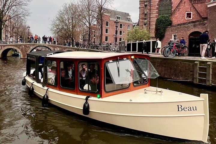 Private Amsterdam Canal Boat Tour — 90-Minute Personalized Cruise photo 3
