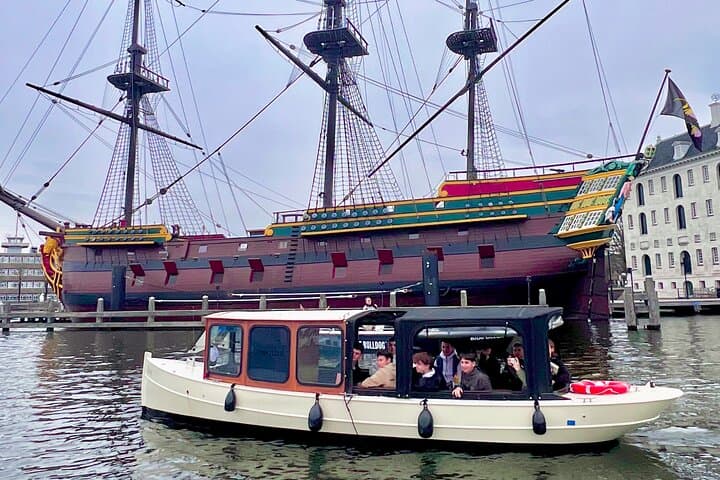 Private Amsterdam Canal Boat Tour — 90-Minute Personalized Cruise photo 4