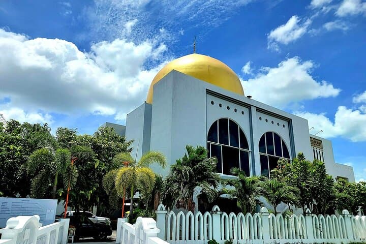 Phuket Muslim-Friendly Tour with Halal Food: Cultural Sights, Sea Gypsy Village & Sunset Views