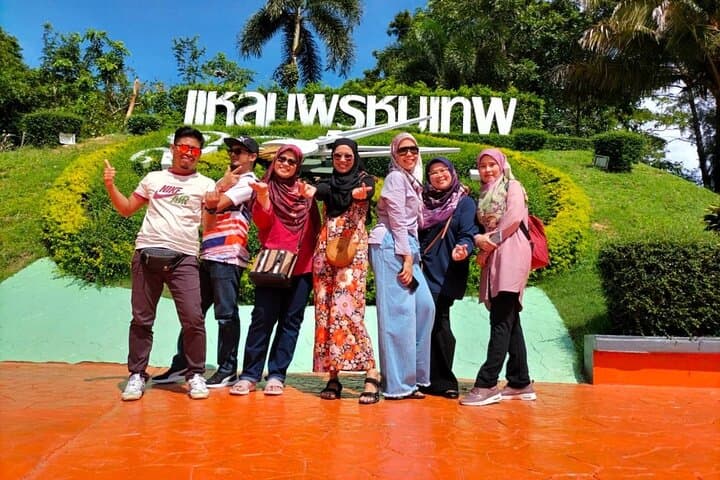 Phuket Muslim-Friendly Tour with Halal Food: Cultural Sights, Sea Gypsy Village & Sunset Views photo 6