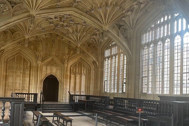 Oxford Town and Gown Walking Tour with Divinity School Entry