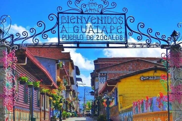 Guatapé Day Trip from Medellín: Breakfast, Boat Tour & El Peñol Climb photo 4