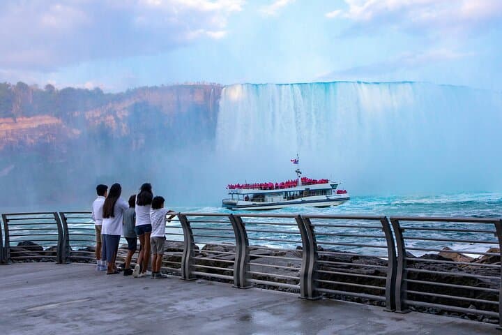 VIP Maple & Wine Tasting Day Trip: Toronto to Niagara Falls Small-Group Tour
