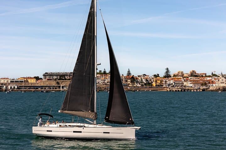 Private Cascais Sailing Cruise: 3-Hour Yacht Tour to Boca do Inferno and Carcavelos