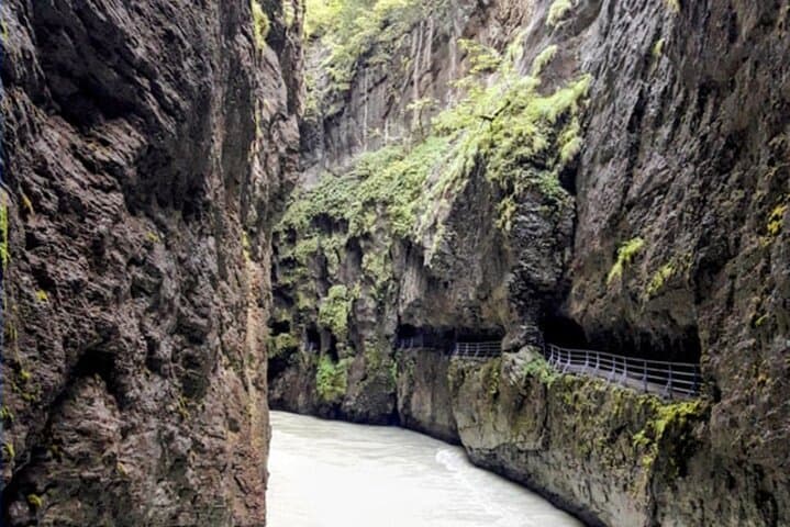 Aare Gorge Express: Walk the Limestone Canyon Near Bern