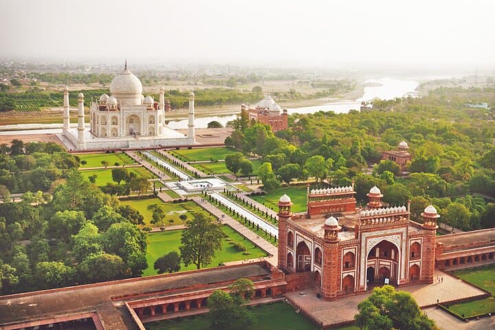 Golden Triangle with Lucknow & Varanasi: 10-Day Delhi–Jaipur–Agra–Lucknow–Varanasi Cultural Tour photo 2