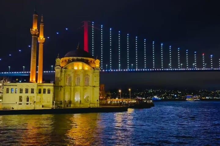 Bosphorus Night Lights Cruise: Evening Boat Tour with Tea & Cookies in Istanbul