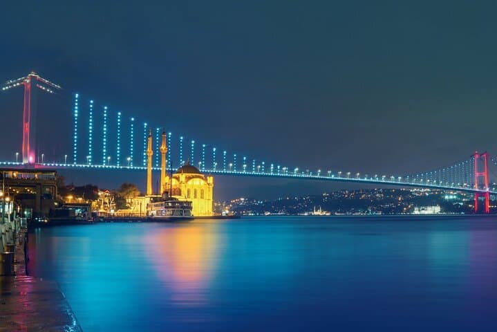 Bosphorus Night Lights Cruise: Evening Boat Tour with Tea & Cookies in Istanbul photo 3