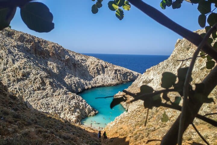Akrotiri Day Tour: Seitan Limania, Monasteries & Venizelos Graves (Full-Day Private)