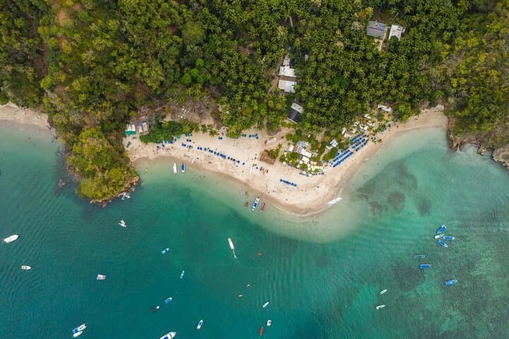 Tortuga Island Day Trip from Puntarenas: Snorkel, Dolphins & Spider Monkeys photo 2