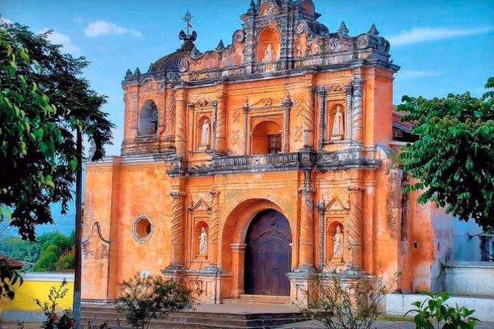 Craft Workshops, Textiles and Village Life Around Antigua Guatemala photo 3