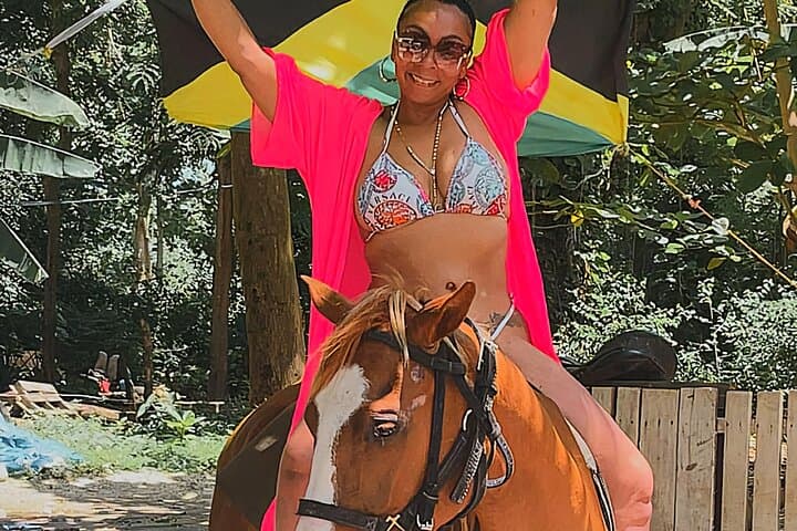 Ocho Rios Blue Hole River Tubing and Horseback Swim Combo photo 2