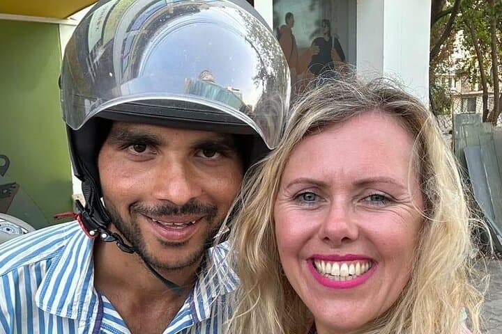 Jaipur Electric Motorbike Cultural Ride for Solo Female Travelers photo 3
