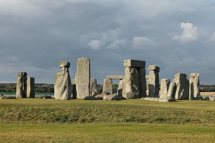 Windsor Castle, Stonehenge & Roman Baths — Full-Day Historical Drive from London photo 6