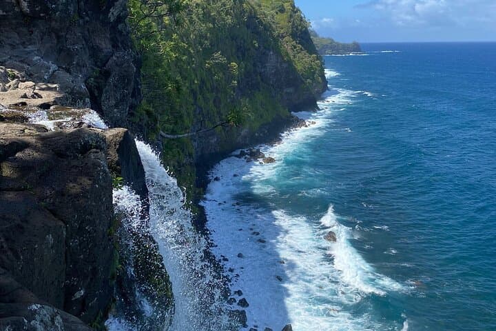 Road to Hana Maui: Guided Day Tour to Waterfalls, Black Sand Beach & Bamboo Forest