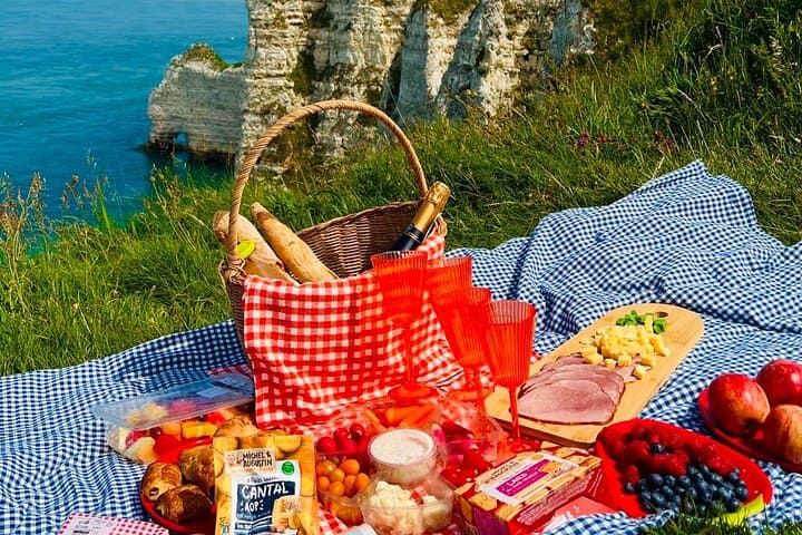Étretat Cliffs and Monet’s Gardens Private Tour from Paris with Gourmet Picnic