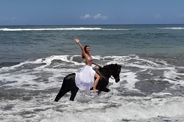 Horseback Riding on Saba Beach: Trot & Canter with Temple Views in Bali photo 4