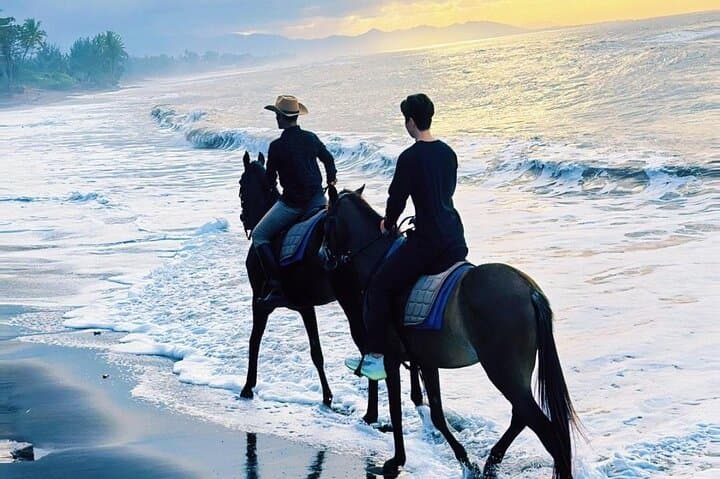 Horseback Riding on Saba Beach: Trot & Canter with Temple Views in Bali photo 5