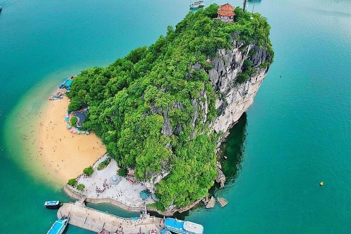 Halong Bay 2-Day Luxury Cruise: Scenic Kayaking, Caves & 5-Star Comfort photo 3