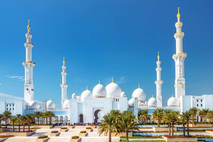 Sheikh Zayed Grand Mosque Private Tour from Dubai — Half-Day Abu Dhabi Cultural Experience