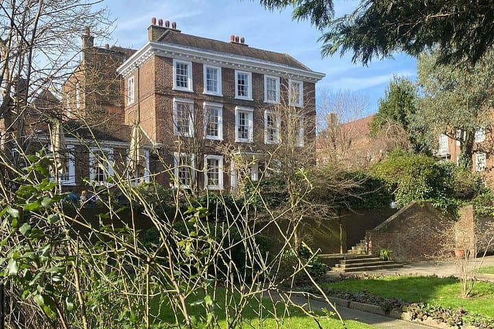 Historic Homes of Hampstead Village Guided Walking Tour photo 4