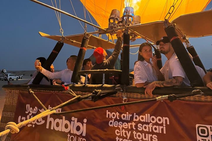 Sunrise Hot Air Balloon Over Dubai Desert: Love Lake & Wildlife Flight photo 1