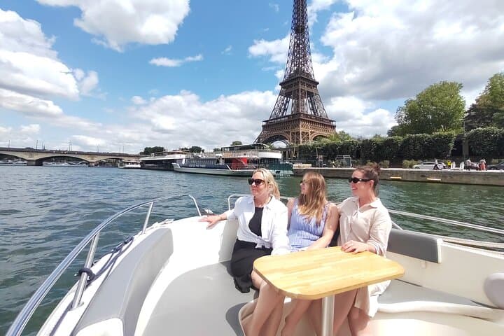 Private Seine River Cruise from Pont de Grenelle — 90-Minute Private Boat Tour photo 1