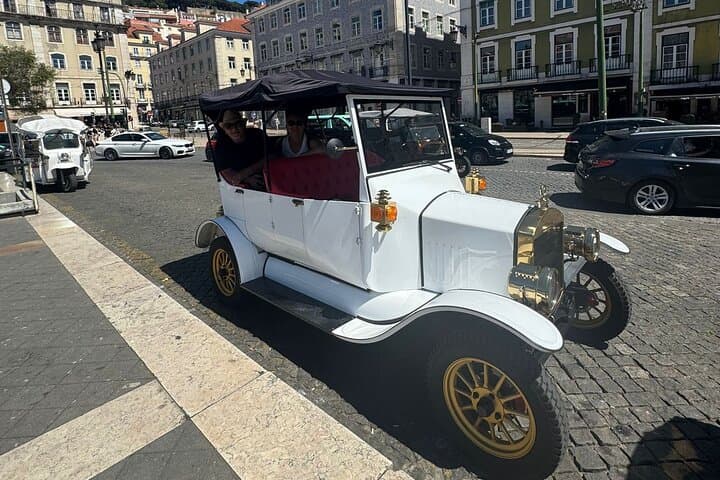 Lisbon Tuk-Tuk Miradouros: 1-Hour Panoramic Viewpoint Tour from Praça da Figueira photo 1