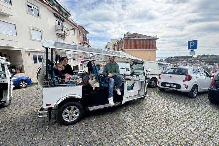 Lisbon Tuk-Tuk Miradouros: 1-Hour Panoramic Viewpoint Tour from Praça da Figueira photo 4