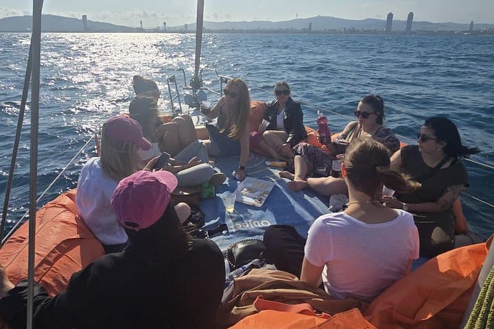 Barcelona 1-Hour Sailing Tour: Yacht Cruise from Port Olímpic with Drinks photo 2