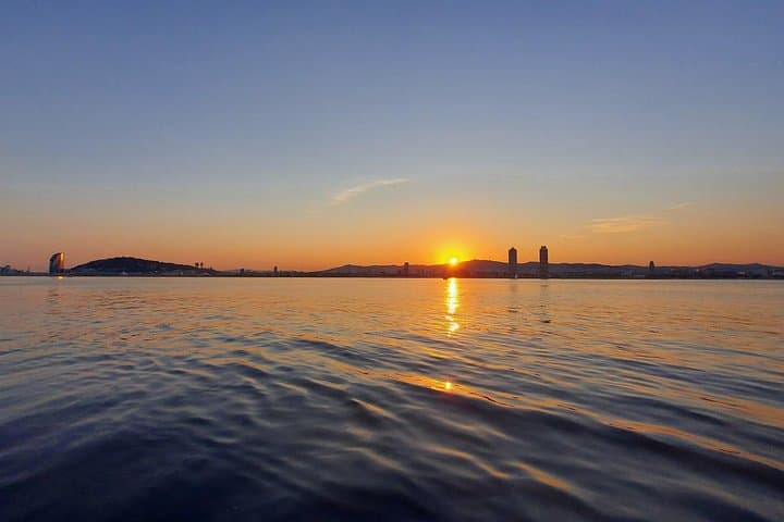 Barcelona 1-Hour Sailing Tour: Yacht Cruise from Port Olímpic with Drinks photo 4