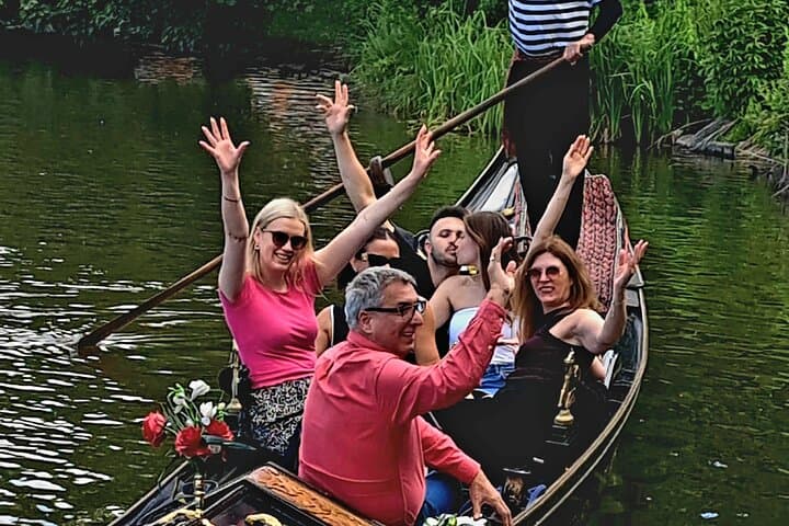 Gondola on the Alster: 45-Minute Venetian Ride in Hamburg photo 2